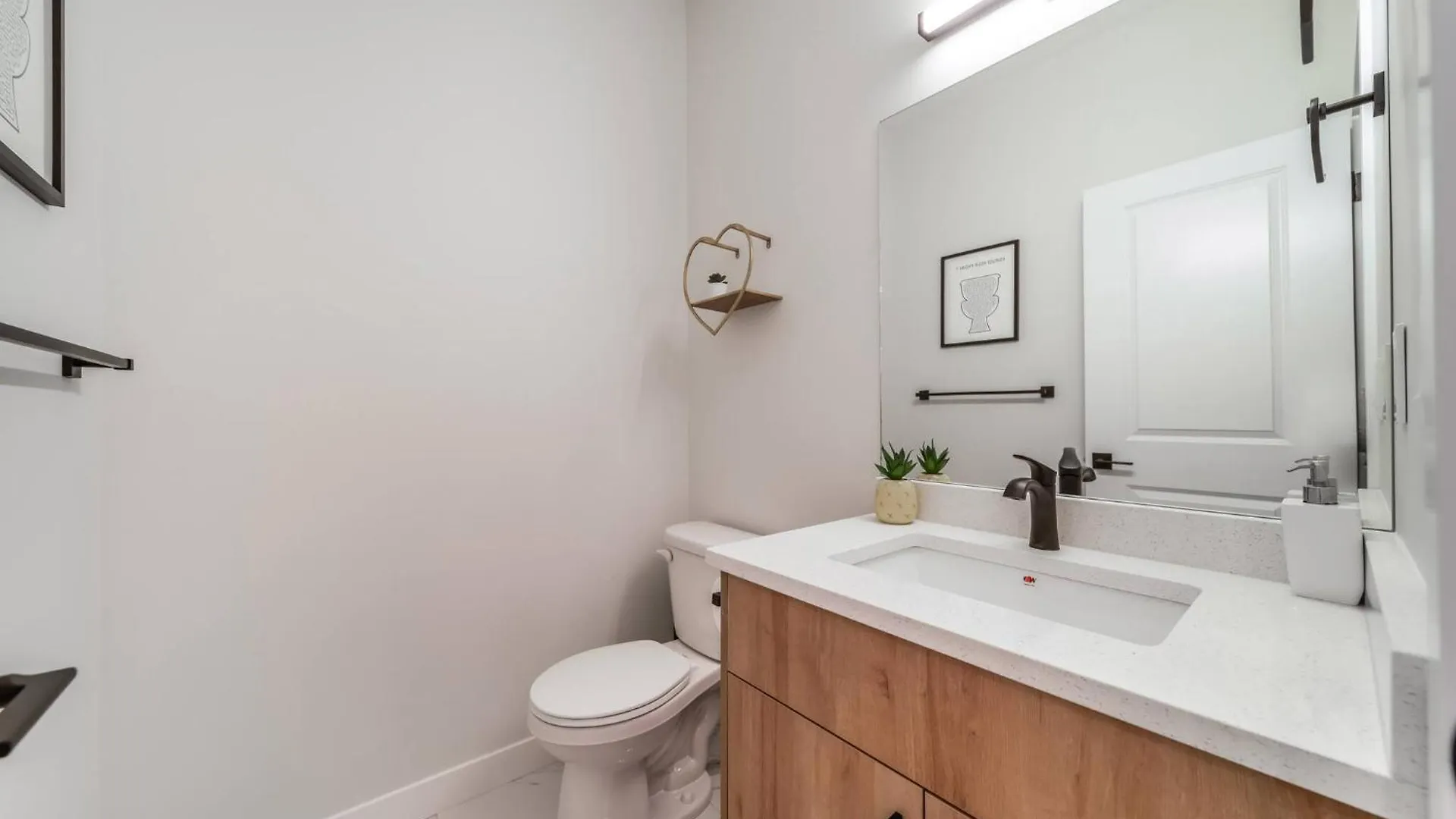 Holiday home Exoticlushquietretreatkingbed|Wifi|Parking|Wem Villa Edmonton